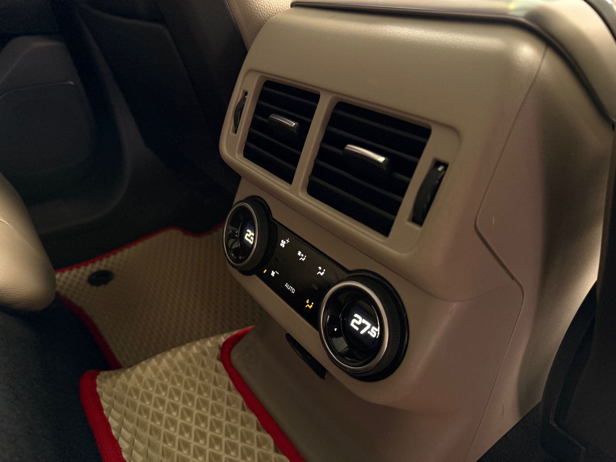 RANGE ROVER VELAR 15
